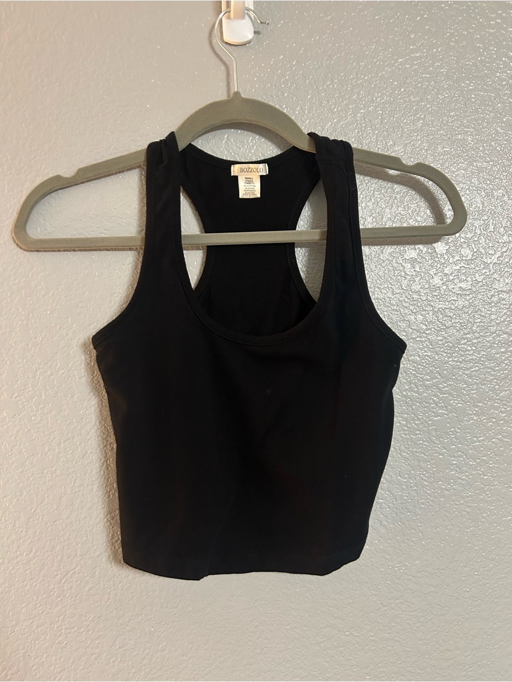 Women’s black racerback crop top shirt size small